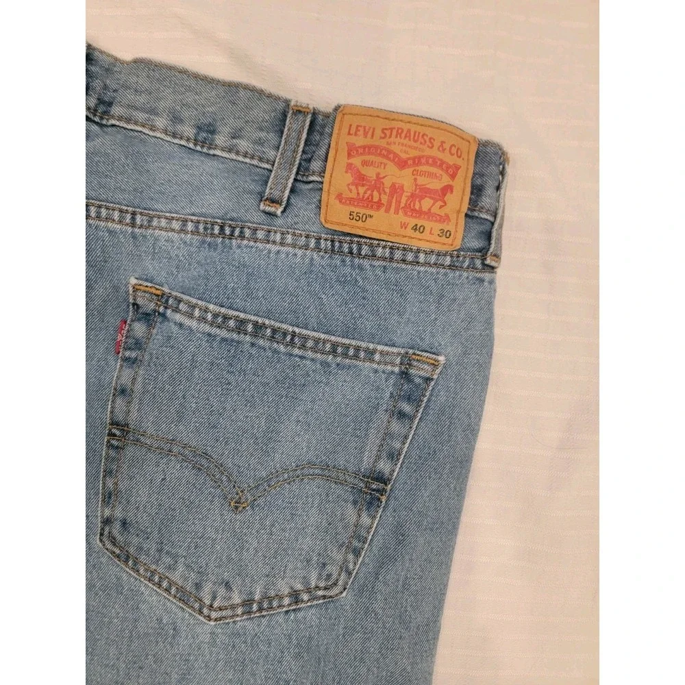 Levi's 550 jeans - Relaxed fit‎ - Men's 40x30 Medium Wash, work or play, EUC